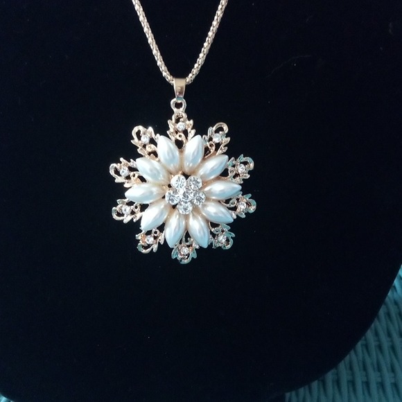 Pearl Rhinestone Necklace - Picture 4 of 4